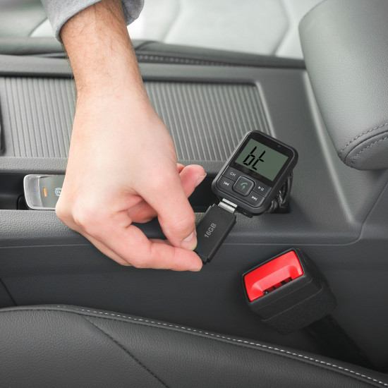 Πομπός FM αυτοκινήτου με λειτουργία bluetooth και θύρα USB Peiying