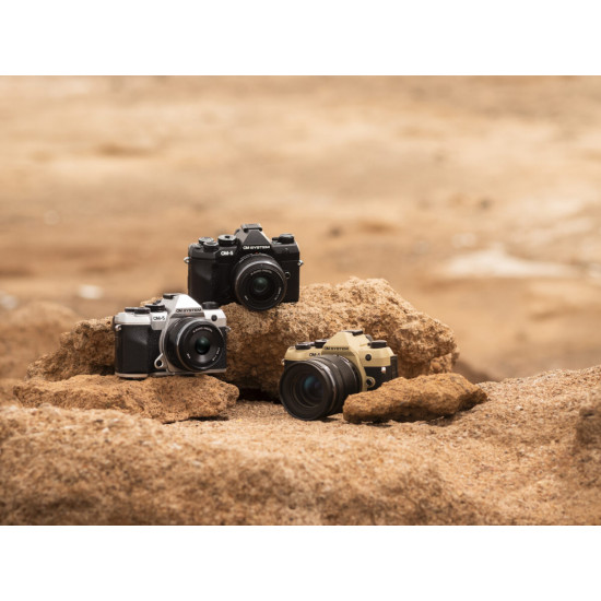 Olympus OM-5 II body black, BLS-50 Battery, Eyecup, USB Connection Cable, Shoulder Strap